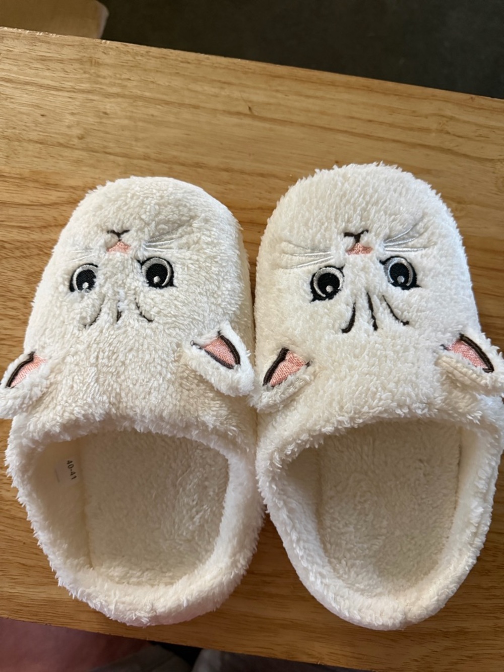Cozy White Cat Face Fuzzy Slippers